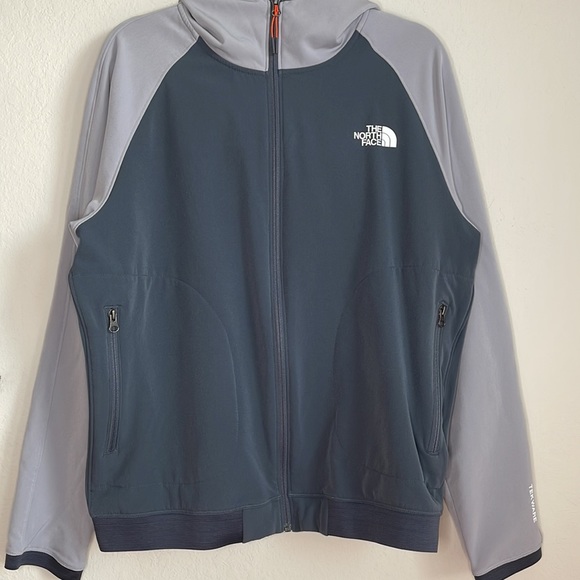 The North Face Full-Zip Hoodie. Size: Large - Picture 6 of 11
